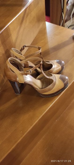 Buty skórzane na obcasie Gino Rossi