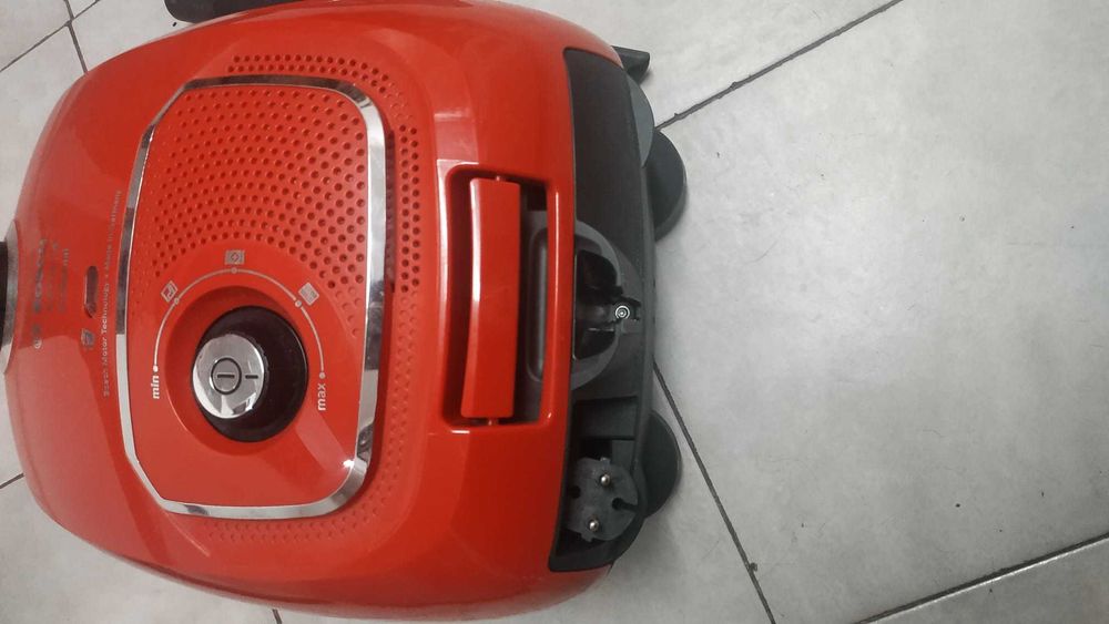 Aspirador com Saco BOSCH BGLS4PET2 Série 4 ProAnimal