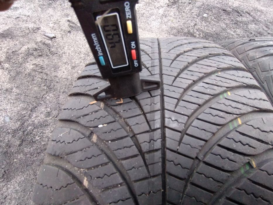Opony całoroczne 215/55R17 Goodyear  Vector4seasons