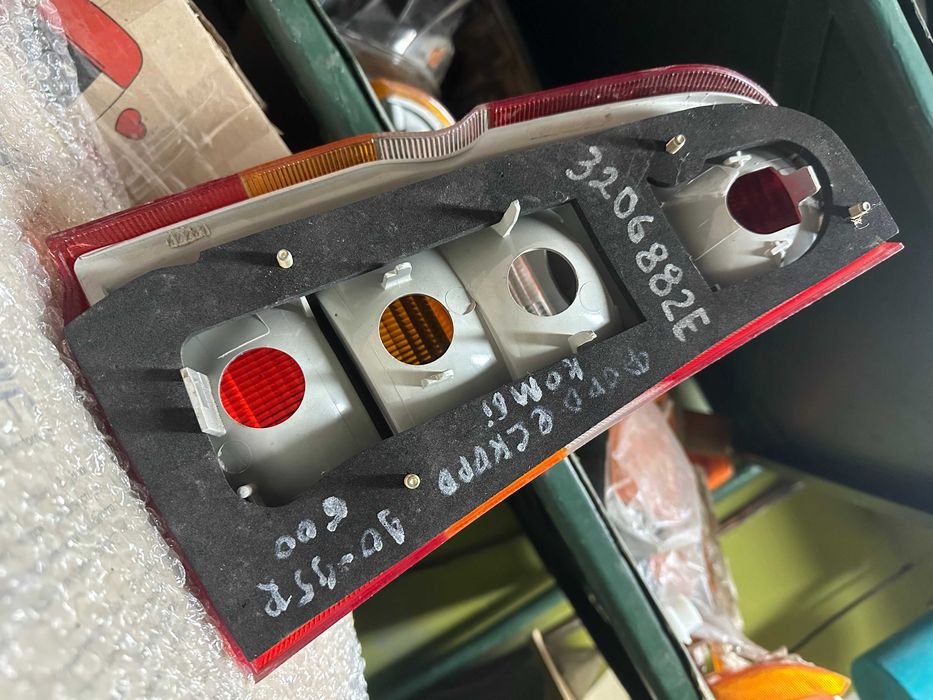 Правый задний фонарь для Ford Escort VII Estate 91AG13A602, 137824-00