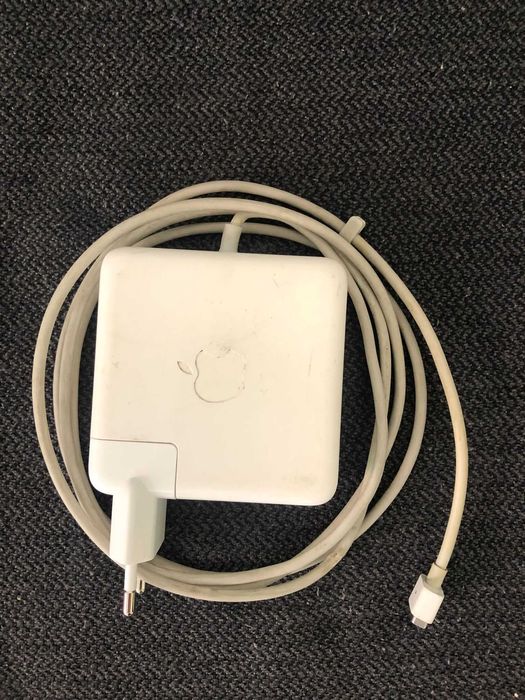 MacBook Pro 15'' -Sem bateria, fixo à corrente - Oferta 2 carregadores