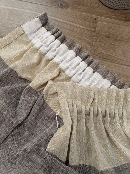 Komplet 2 szt.Stylowe zasłony w pasy z błyszczącą nitką – stan idealny!