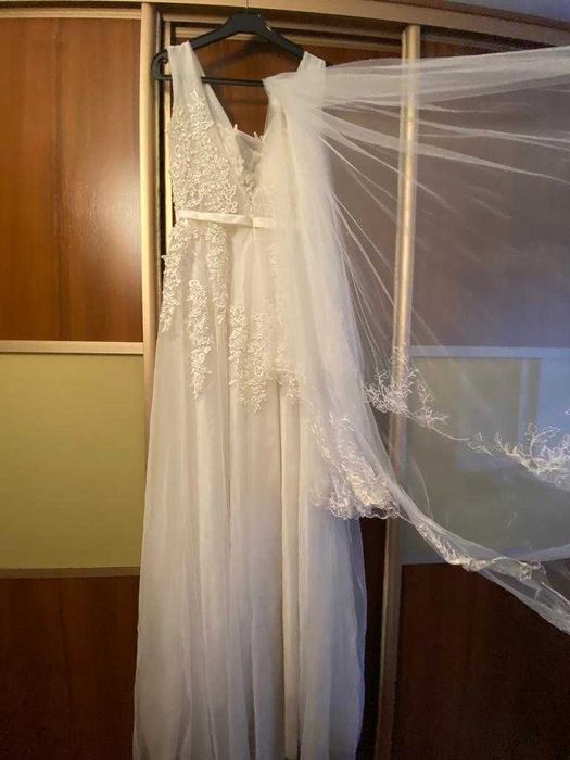Продам весільну сукню