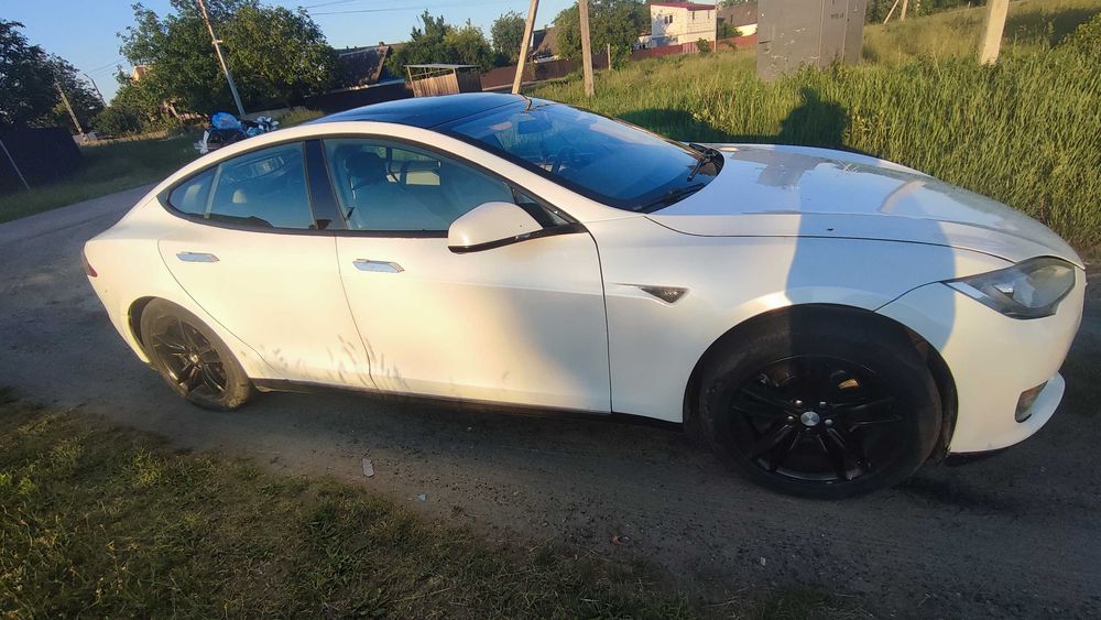 Tesla Model S 85D 2014