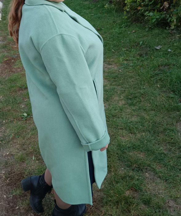 Красивое пальто мятного цвета