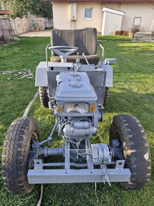 Продається трактор двох мостовий
Мотор від мотоблока 12
Коробка від м