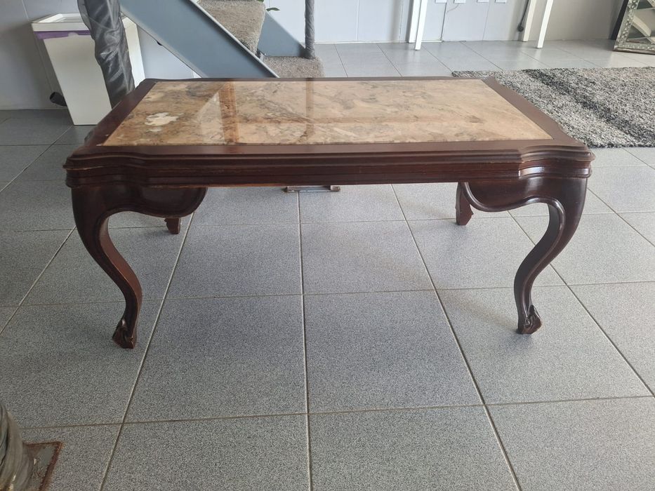 Mesa de centro com pedra mármore