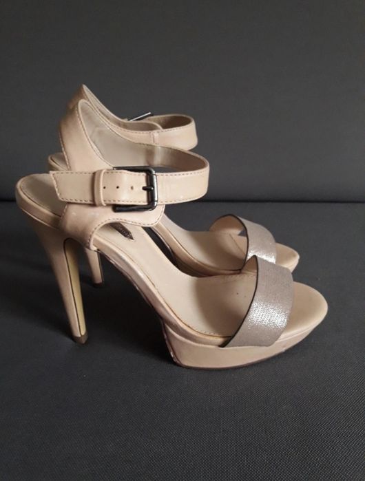 DOROTHY PERKINS Sandały na szpilce w roz 38.