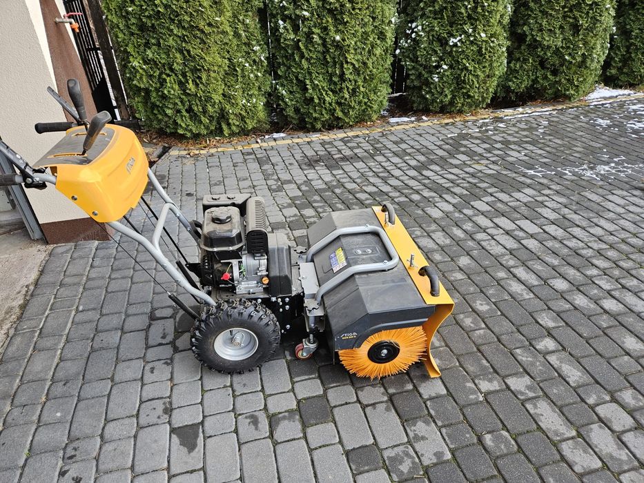 Zamiatarka z pługiem Stiga 800G