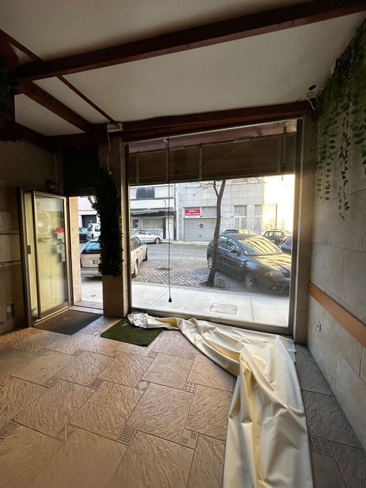 Venda loja em frente ao metro de matosinhos Sul - OPORTUNIDADE
