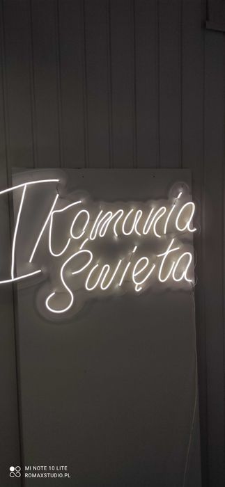 Neon, 1 Komunia  Świeta