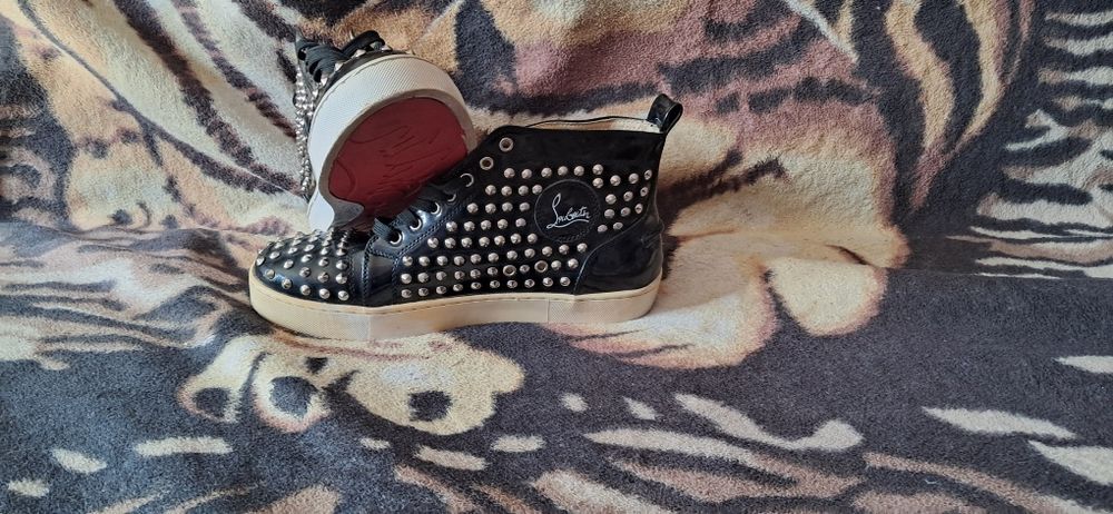 Продам кеды лобутены