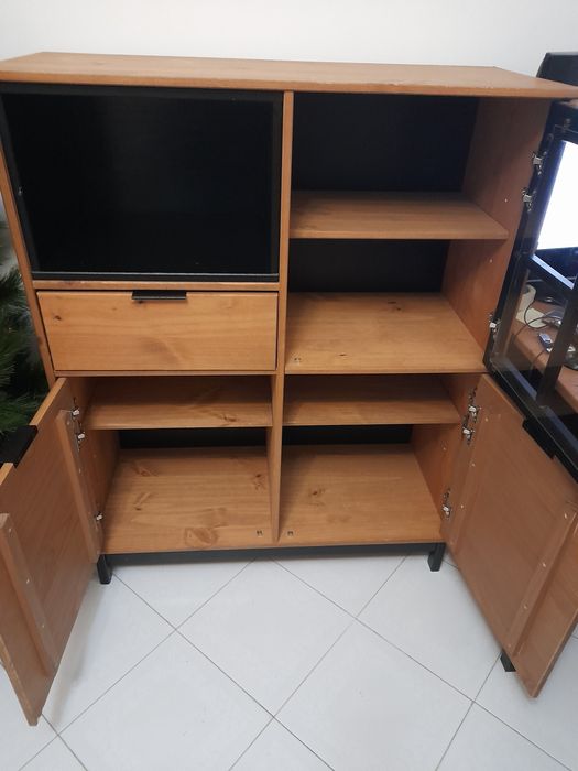 Movel castanho e preto