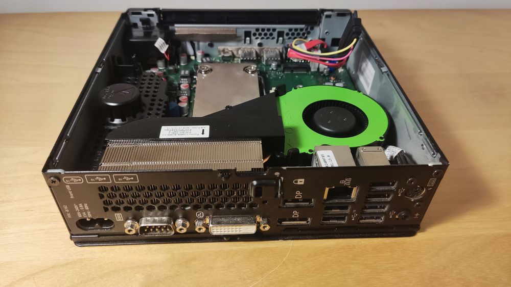 Fujitsu Esprimo Q958: i5-8100t, 32Gb DDR4, 512G nvme