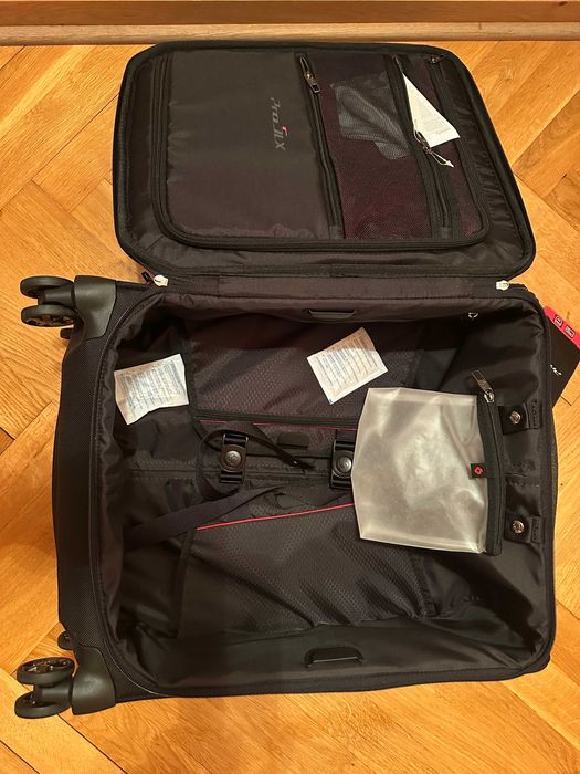 Walizka kabinówka Samsonite Pro-Dlx 5 SPINNER 55/20 STRICT BLACK