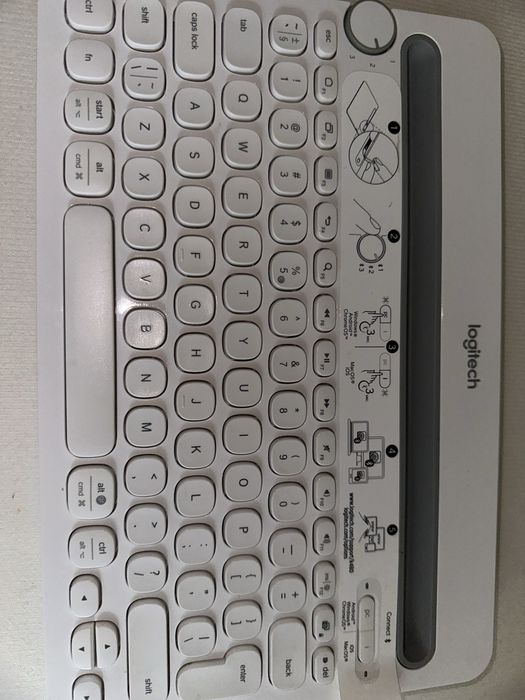 Біла бездротова клавіатура Logitech K480