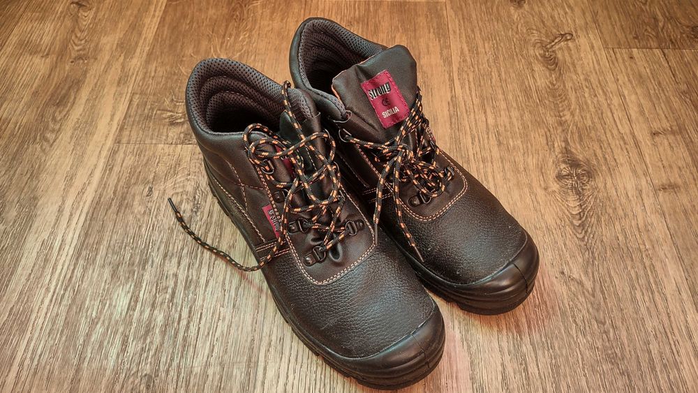 Ботинки рабочие с верхом из влагостойкой кожи