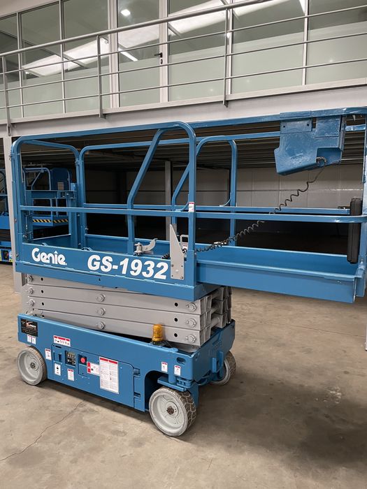 Plataforma elevatória tesoura elétrica