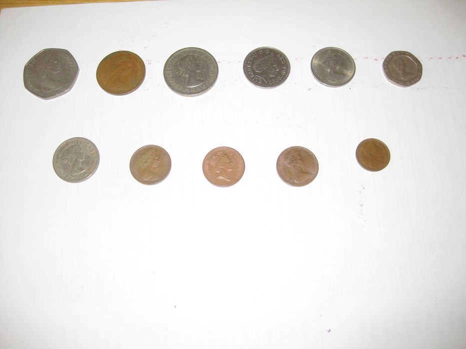 51  Moedas antigas de 10 paises.