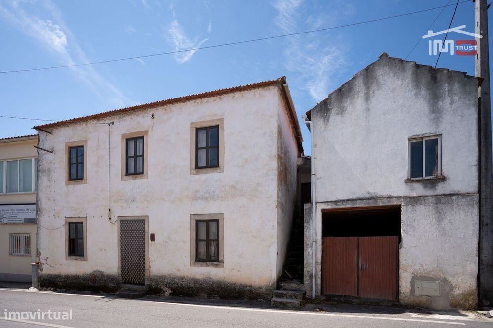 Moradia T3 para Restauro em Alqueidão da Serra