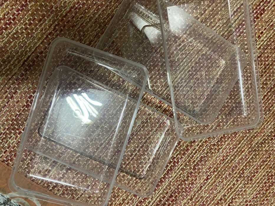 2 caixas plástico duro