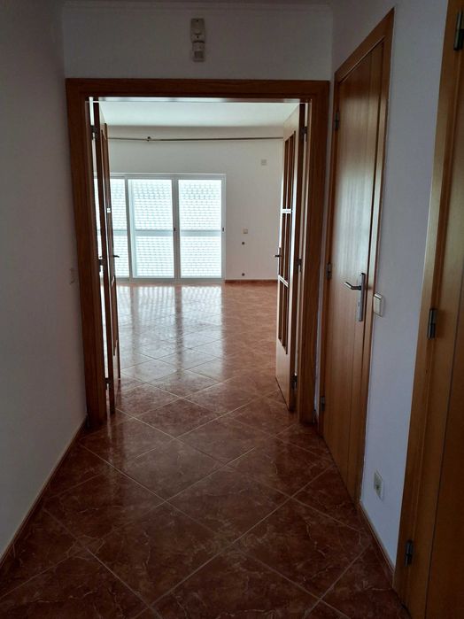 Moradia v3 com suite e terraço  para arrendar