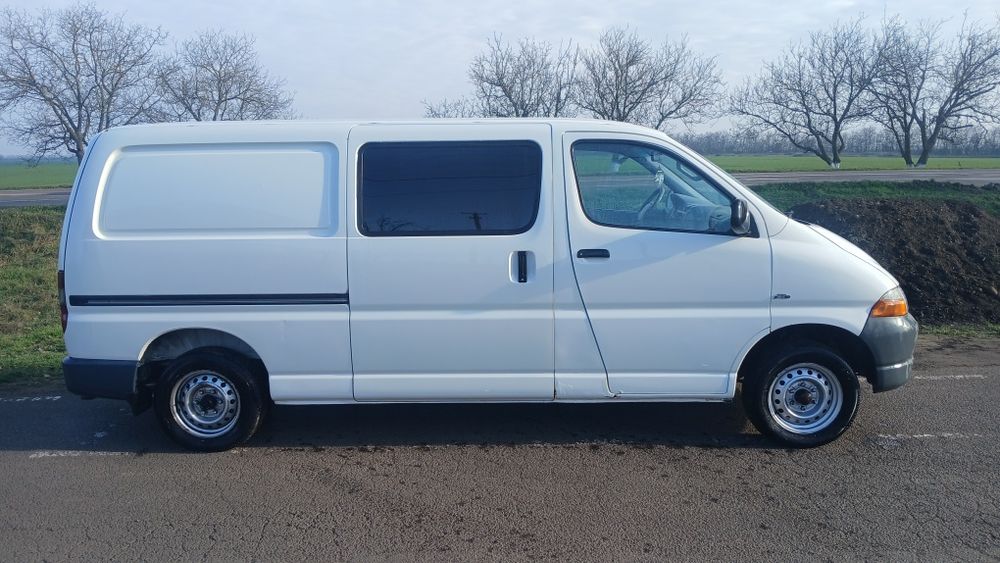 Тайота Хайс 2004 рік