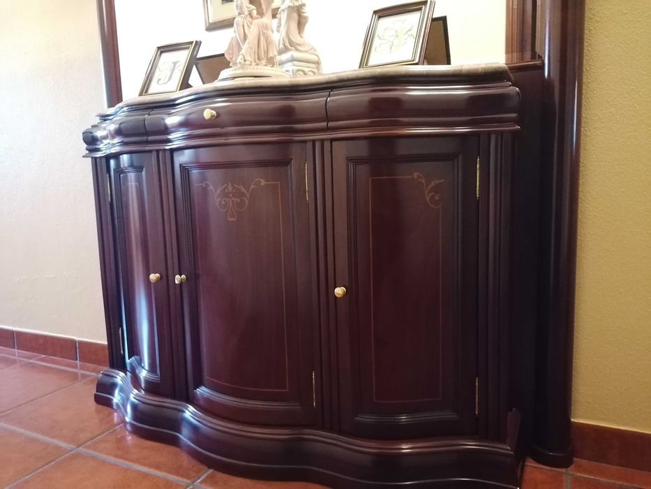 Sapateira de madeira