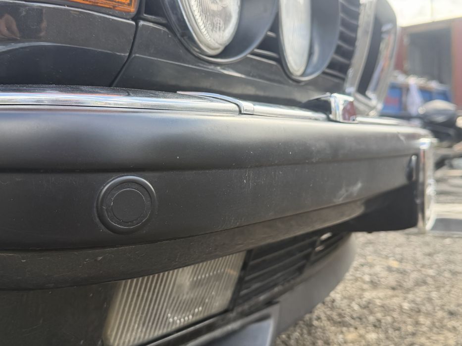 Idealny zderzak BMW E32 V8 V12 PDC kompletny rarytas