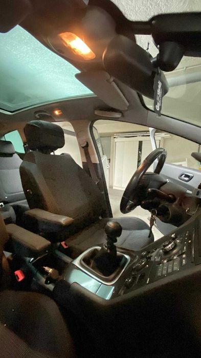 Peugeout 5008 Premium