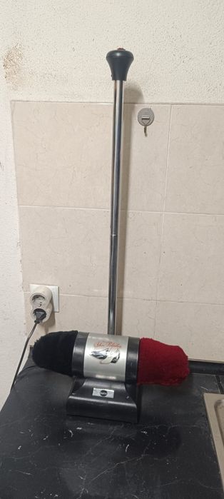 Maquina de polir sapatos marca Balvi,duas escovas