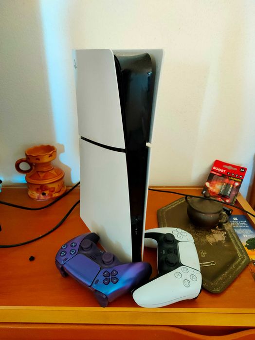 PlayStation 5 Slim 1tb com 2 comandos + volante