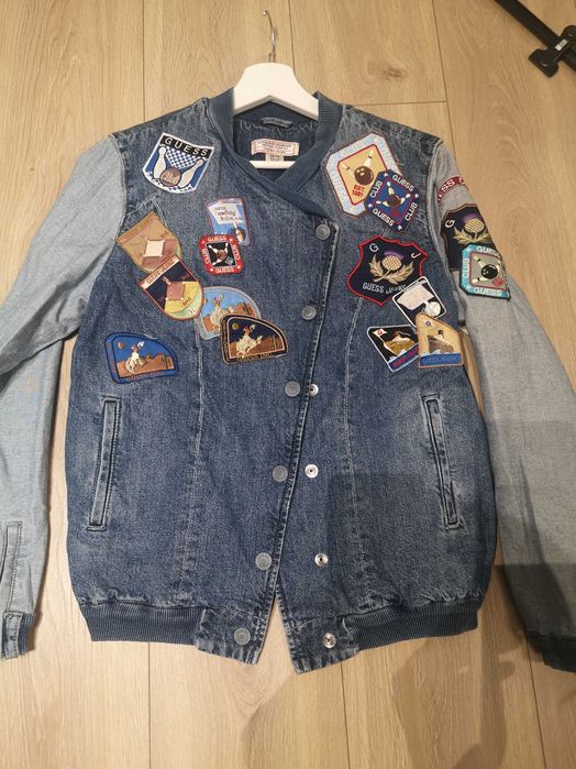 Kurtka bomberka jeansowa Guess, rozmiar XS, naszywki