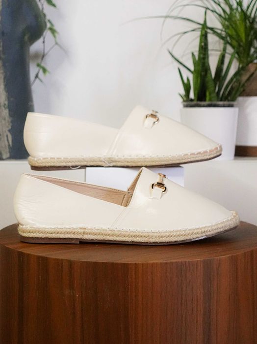 Używane męskie espadryle Truffle Collection, rozmiar 44, kremowe