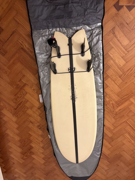 Prancha de surf Fishtail com duas quilhas (twin fin)