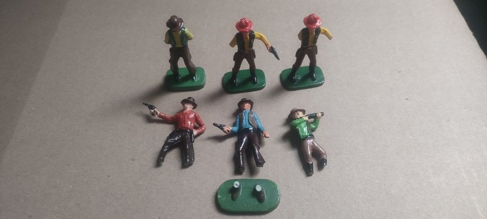 Żołnierzyki PRL - Uszkodzone - Kowboje