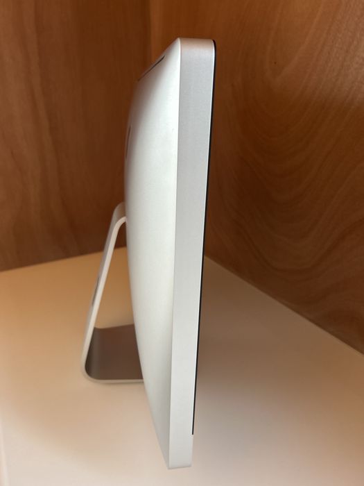 Primeiro modelo iMac de 27” A1312443860838924963843