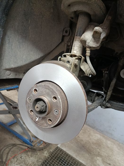 Regeneracja tarcz hamulcowych przetaczanie/toczenie