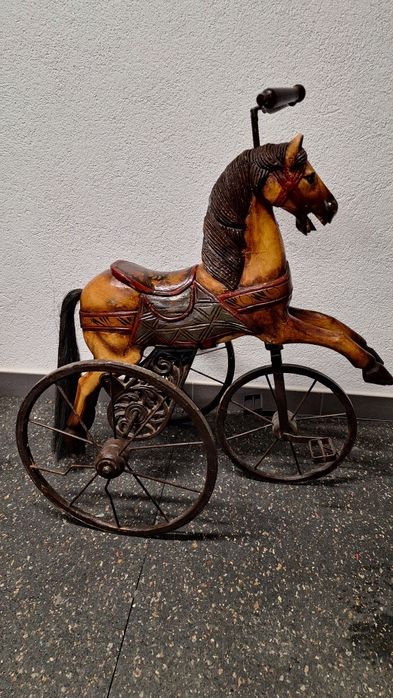 trójkołowy rowerek w kształcie konia