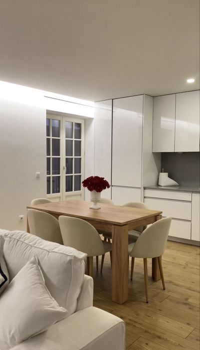 Mesa Jysk em ótimo estado