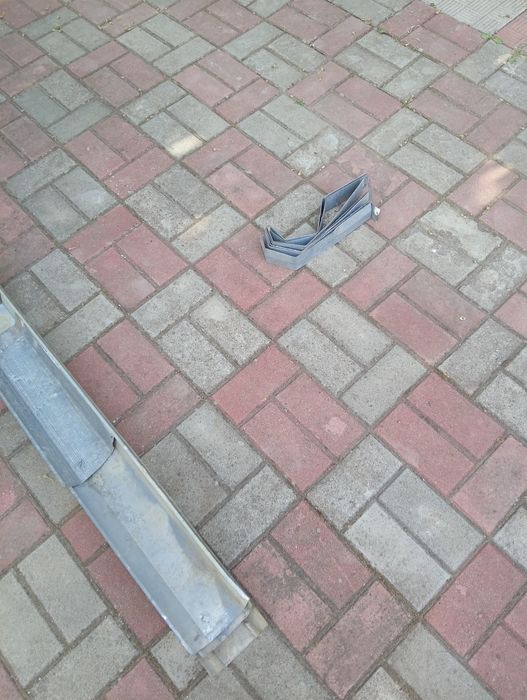 Жолоби водосточні, оцинковані, із крючками