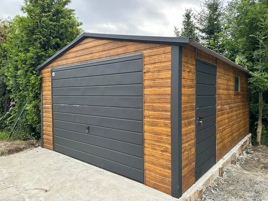 Garaż jednostanowiskowy 4x6 m - Dach dwuspadowy, Brama uchylna, Drewno