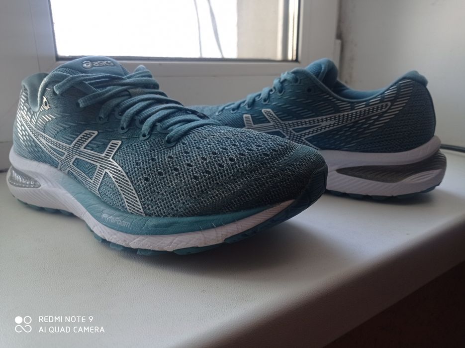 Кооссовки Asics   р - 39