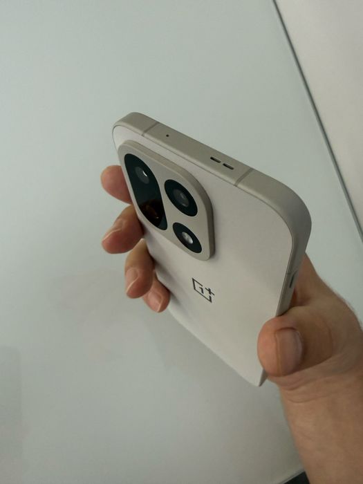 OnePlus 15 16/512 GB Sandstone Global