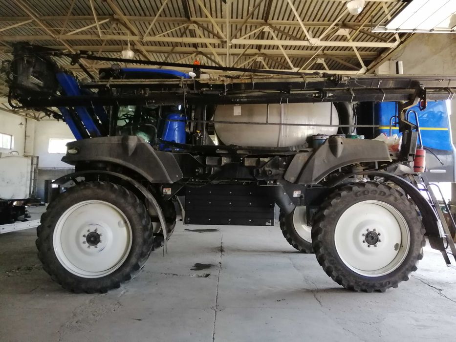 New Holland SP275F