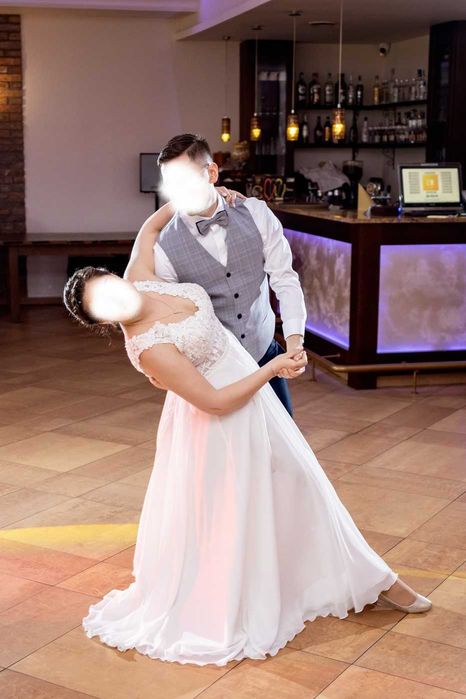 Suknia ślubna literka A