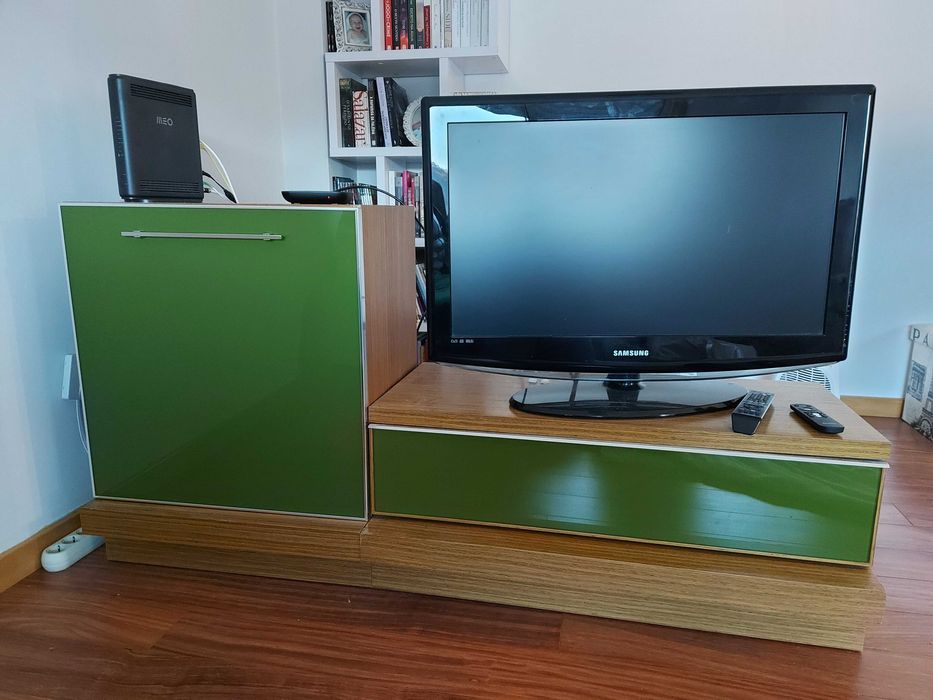 Conjunto Móvel Televisão+ Cristaleira + 2 Prateleiras NOVO PREÇO: 120€