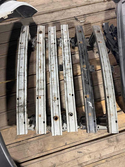 Підилювач переднього бампера усилитель Рено Трафік 3 Віваро Таленто розборка