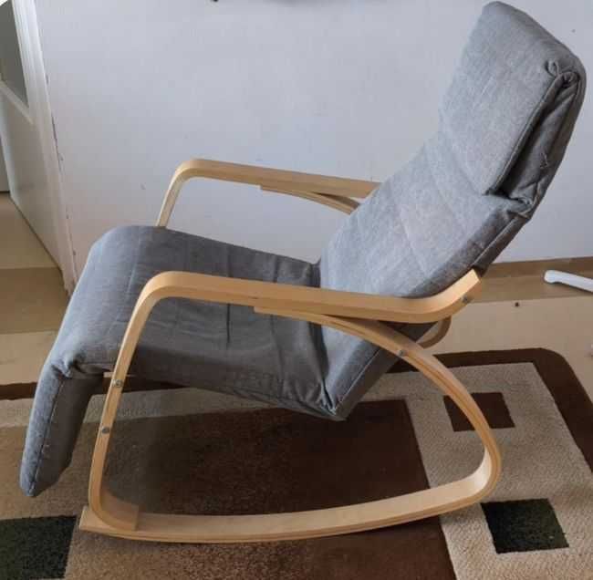 Krzesło bujane z regulowanym podnóżkiem