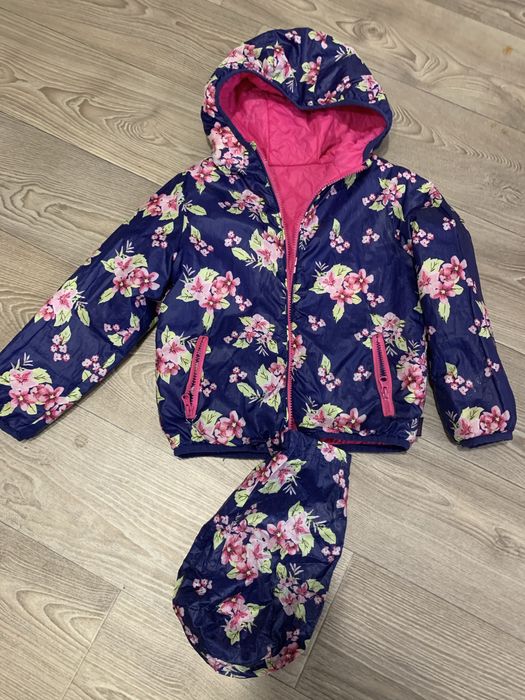 Яскрава курточка від Chicco